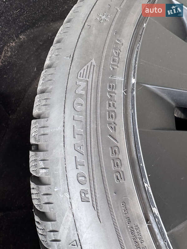 Внедорожник / Кроссовер Tesla Model Y 2023 в Киеве