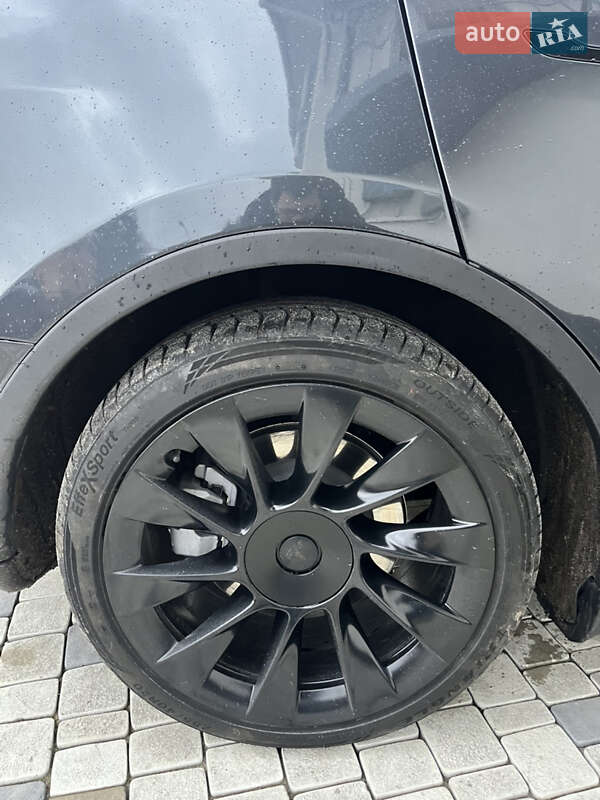 Внедорожник / Кроссовер Tesla Model Y 2024 в Львове