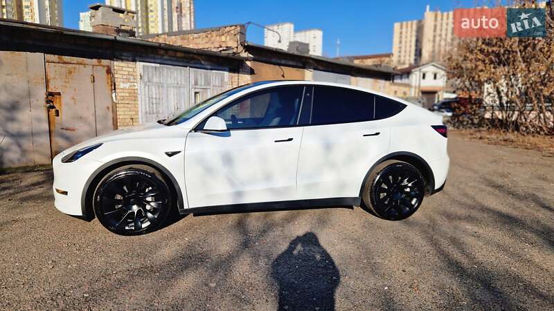 Позашляховик / Кросовер Tesla Model Y 2022 в Києві фото 32 Позашляховик / Кросовер Tesla Model Y 2022 в Києві