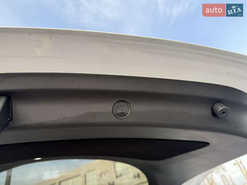 Позашляховик / Кросовер Tesla Model Y 2022 в Києві фото 34 Позашляховик / Кросовер Tesla Model Y 2022 в Києві