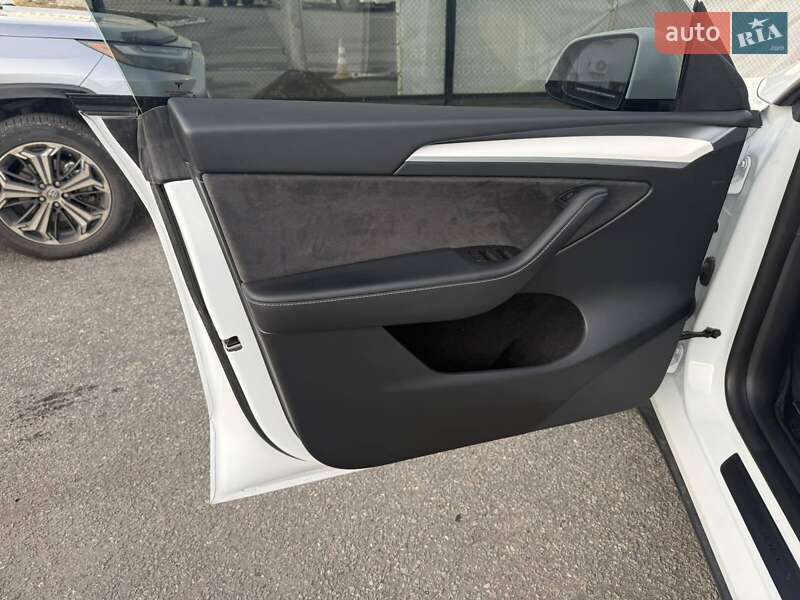 Позашляховик / Кросовер Tesla Model Y 2022 в Києві фото 41 Позашляховик / Кросовер Tesla Model Y 2022 в Києві