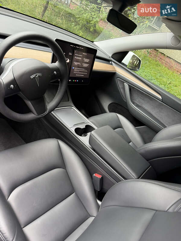 Позашляховик / Кросовер Tesla Model Y 2023 в Львові