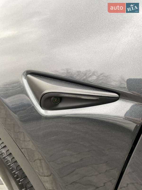 Позашляховик / Кросовер Tesla Model Y 2024 в Києві