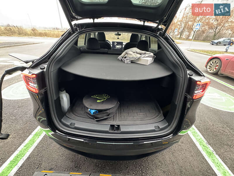 Внедорожник / Кроссовер Tesla Model Y 2023 в Киеве