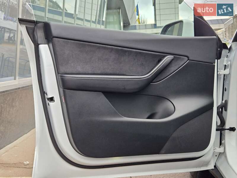 Внедорожник / Кроссовер Tesla Model Y 2022 в Киеве