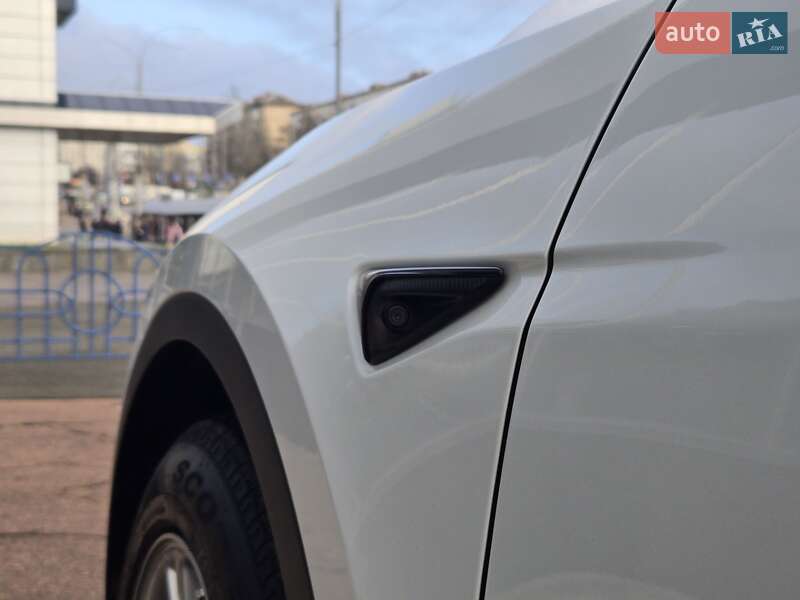 Внедорожник / Кроссовер Tesla Model Y 2022 в Киеве