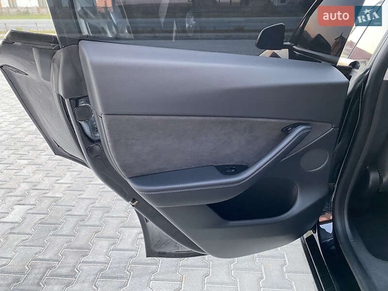 Внедорожник / Кроссовер Tesla Model Y 2021 в Тернополе