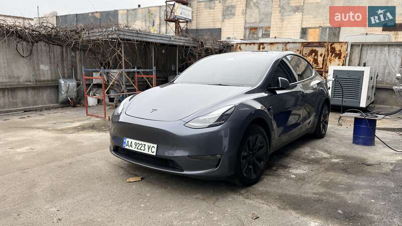 Tesla Model Y 2023