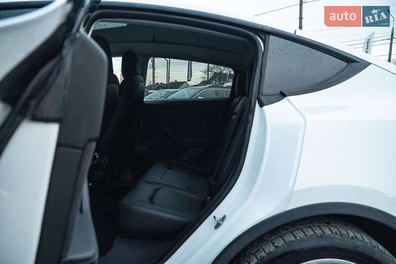 Внедорожник / Кроссовер Tesla Model Y 2021 в Черновцах