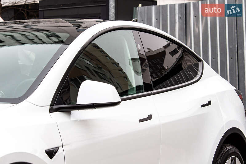 Позашляховик / Кросовер Tesla Model Y 2024 в Львові