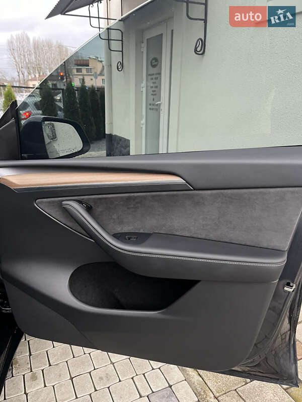 Внедорожник / Кроссовер Tesla Model Y 2024 в Львове