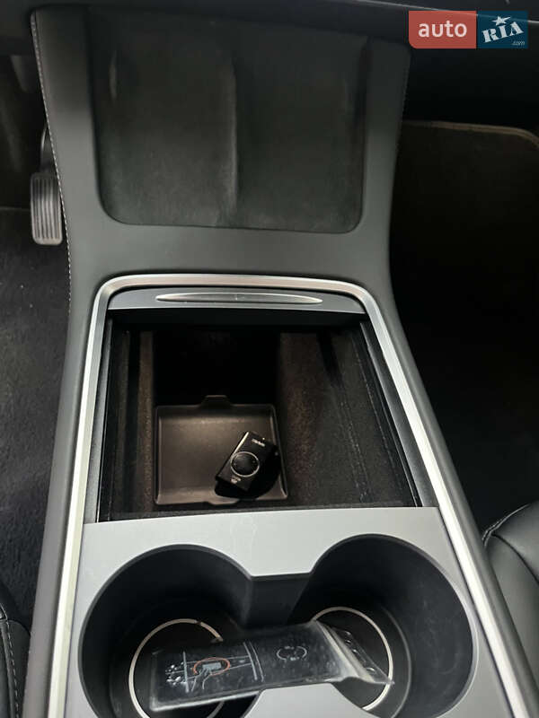 Внедорожник / Кроссовер Tesla Model Y 2024 в Львове