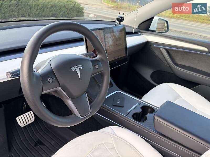 Внедорожник / Кроссовер Tesla Model Y 2023 в Ужгороде