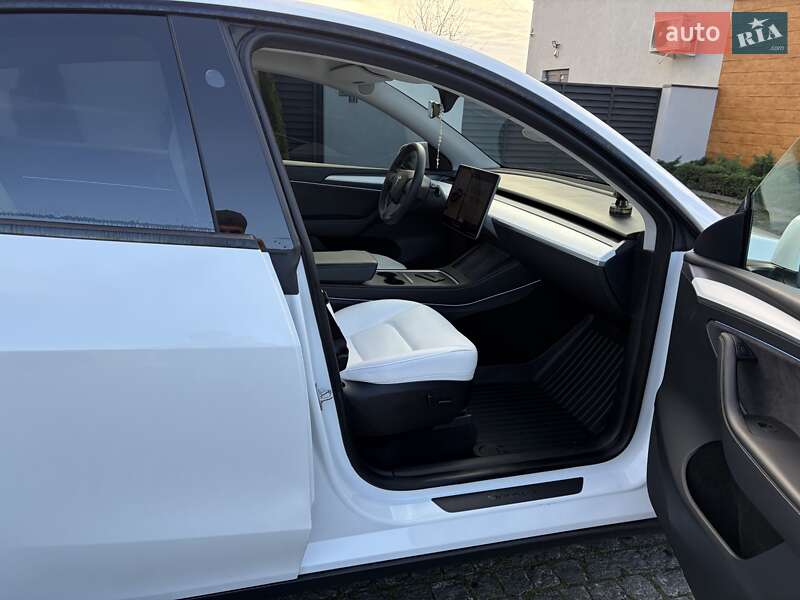 Внедорожник / Кроссовер Tesla Model Y 2023 в Ужгороде фото 21 Внедорожник / Кроссовер Tesla Model Y 2023 в Ужгороде