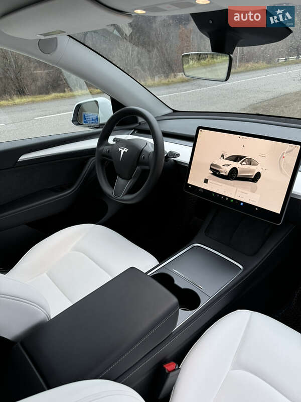 Внедорожник / Кроссовер Tesla Model Y 2024 в Ивано-Франковске