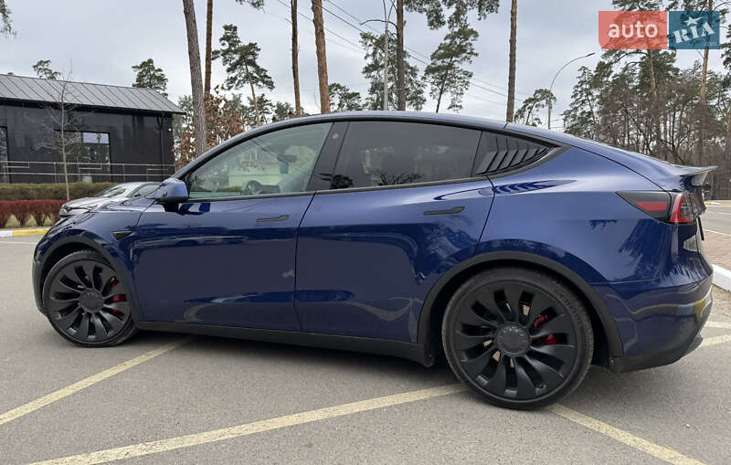 Внедорожник / Кроссовер Tesla Model Y 2023 в Киеве