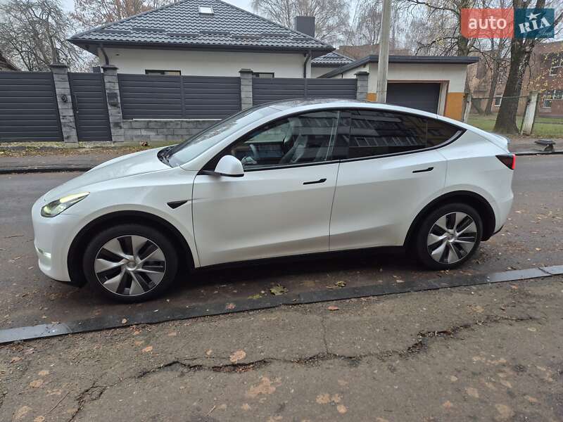 Внедорожник / Кроссовер Tesla Model Y 2023 в Ровно