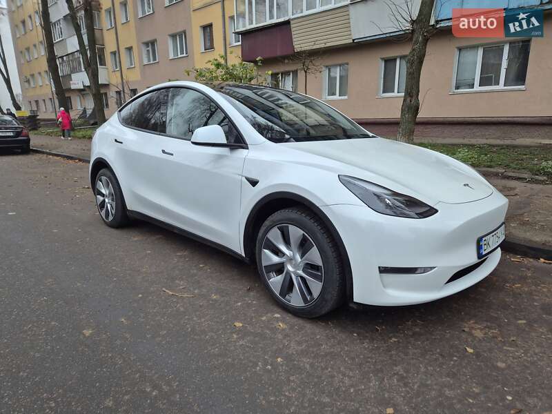 Внедорожник / Кроссовер Tesla Model Y 2023 в Ровно