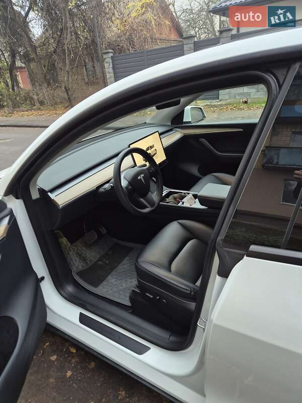 Внедорожник / Кроссовер Tesla Model Y 2023 в Ровно