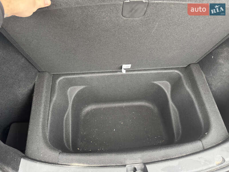 Внедорожник / Кроссовер Tesla Model Y 2024 в Днепре