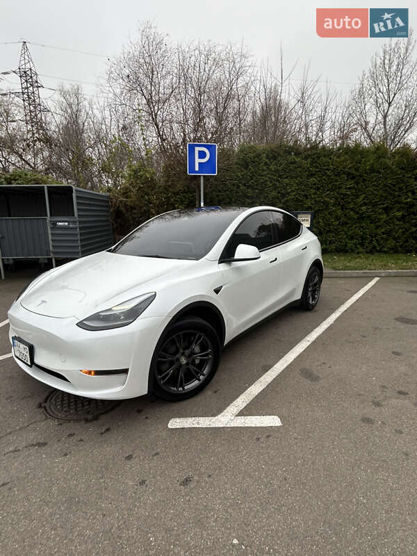 Внедорожник / Кроссовер Tesla Model Y 2025 в Киеве