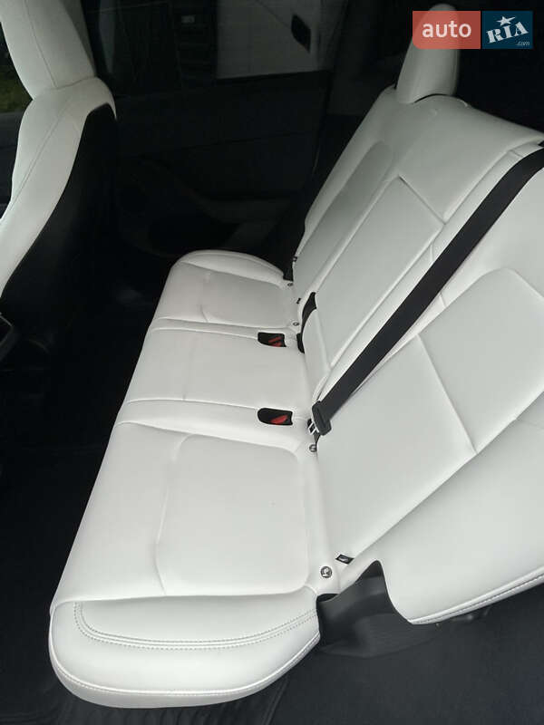 Внедорожник / Кроссовер Tesla Model Y 2025 в Киеве