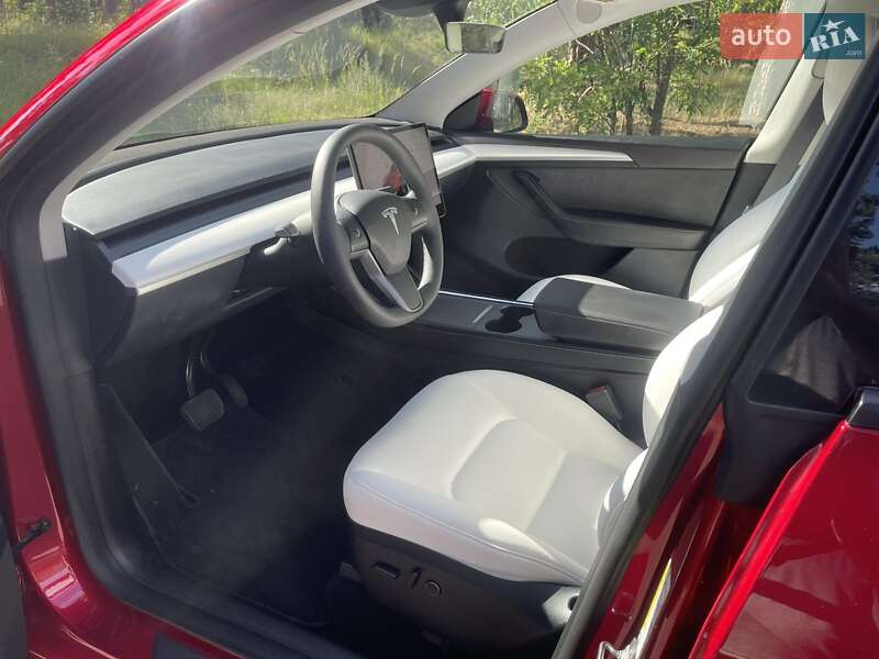 Внедорожник / Кроссовер Tesla Model Y 2024 в Киеве