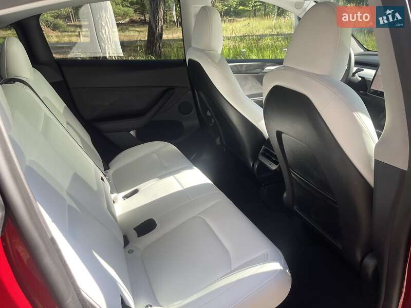 Внедорожник / Кроссовер Tesla Model Y 2024 в Киеве