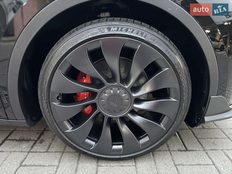 Внедорожник / Кроссовер Tesla Model Y 2023 в Киеве