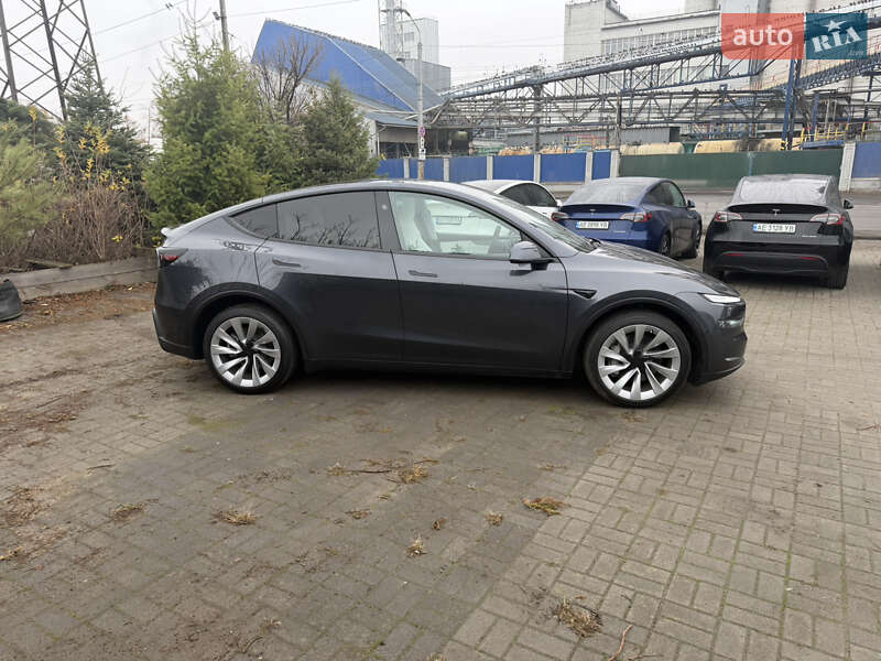 Позашляховик / Кросовер Tesla Model Y 2025 в Дніпрі фото 5 Позашляховик / Кросовер Tesla Model Y 2025 в Дніпрі