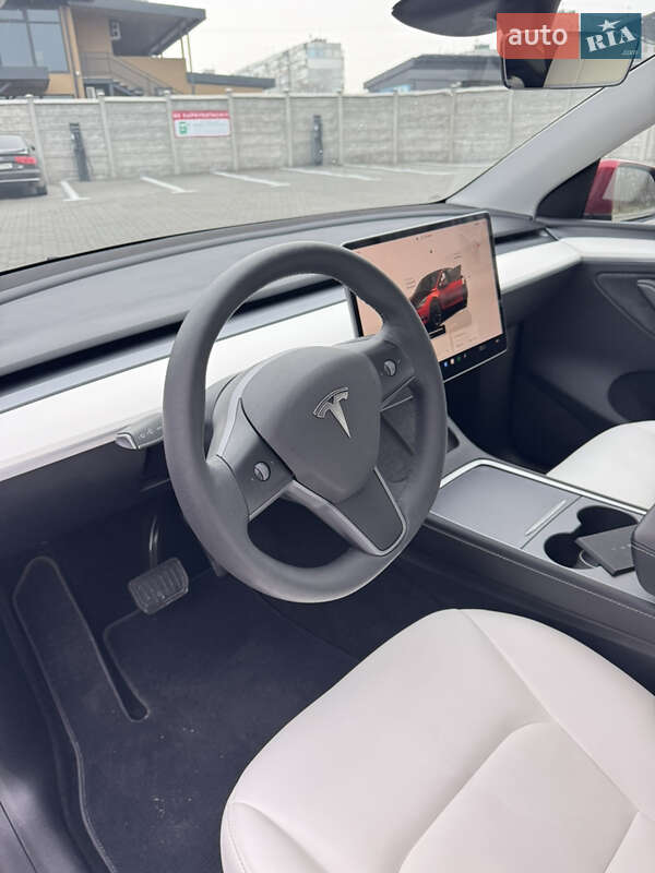 Внедорожник / Кроссовер Tesla Model Y 2024 в Запорожье