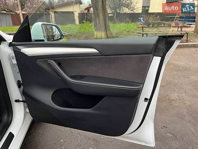Внедорожник / Кроссовер Tesla Model Y 2023 в Киеве фото 15 Внедорожник / Кроссовер Tesla Model Y 2023 в Киеве