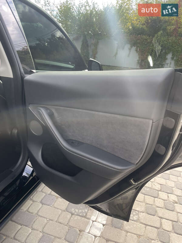 Внедорожник / Кроссовер Tesla Model Y 2022 в Ивано-Франковске