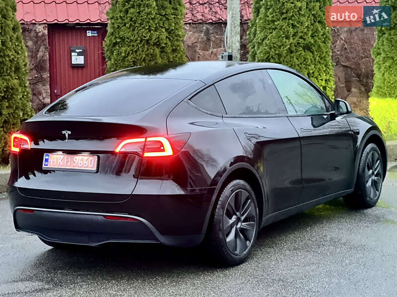 Внедорожник / Кроссовер Tesla Model Y 2024 в Киеве
