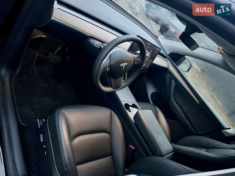 Внедорожник / Кроссовер Tesla Model Y 2024 в Киеве