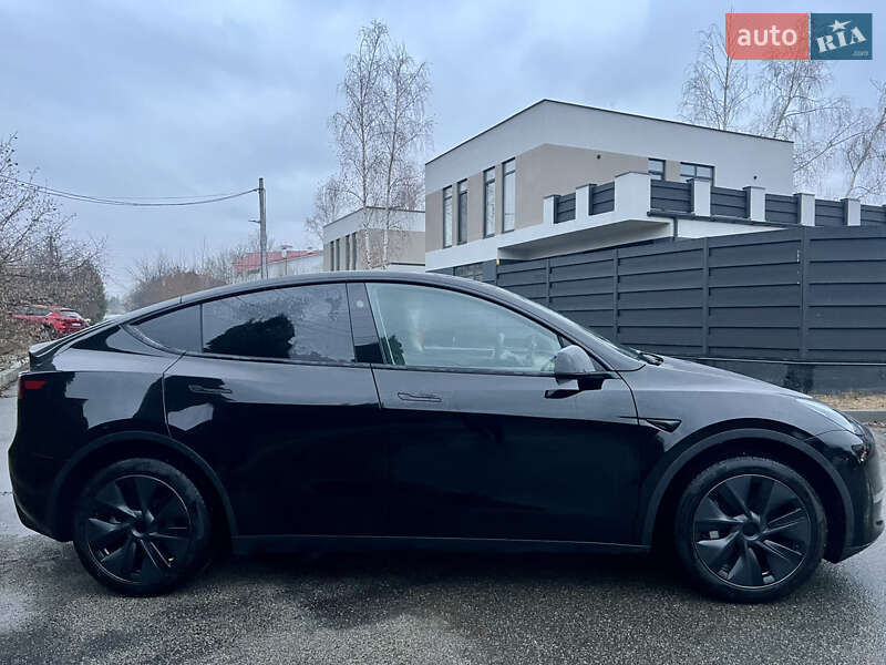 Внедорожник / Кроссовер Tesla Model Y 2024 в Киеве