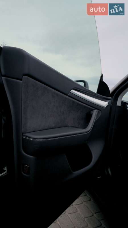 Позашляховик / Кросовер Tesla Model Y 2024 в Львові