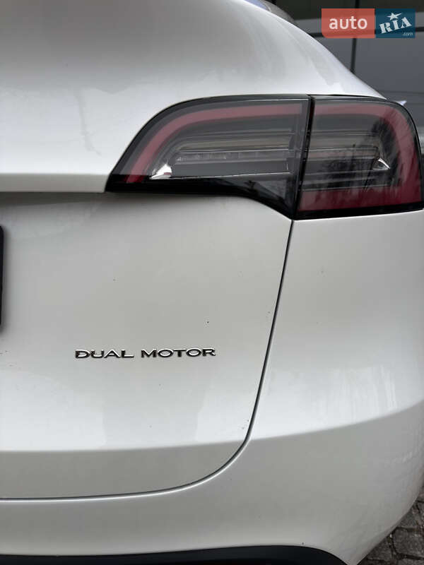 Позашляховик / Кросовер Tesla Model Y 2024 в Дніпрі