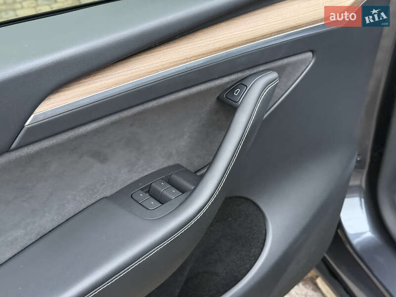 Внедорожник / Кроссовер Tesla Model Y 2023 в Тернополе