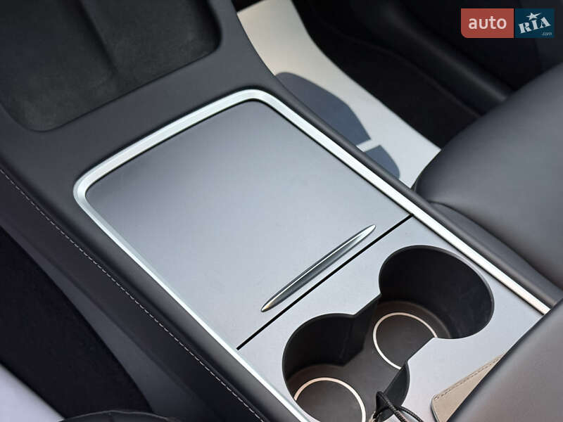 Внедорожник / Кроссовер Tesla Model Y 2023 в Тернополе