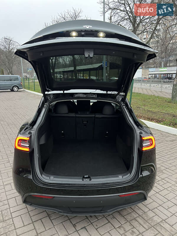 Внедорожник / Кроссовер Tesla Model Y 2022 в Киеве