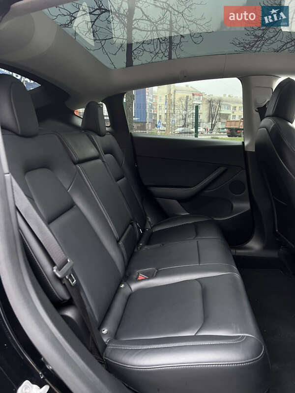 Внедорожник / Кроссовер Tesla Model Y 2022 в Киеве