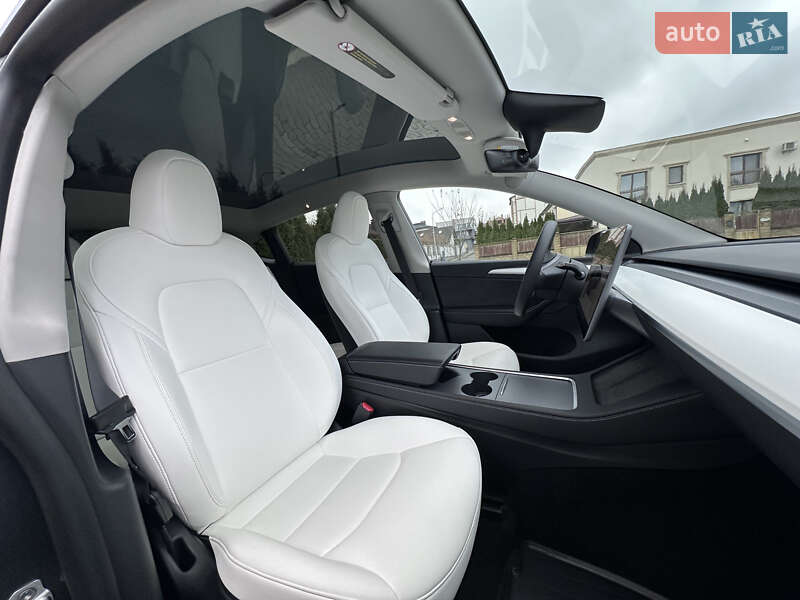 Внедорожник / Кроссовер Tesla Model Y 2023 в Ровно