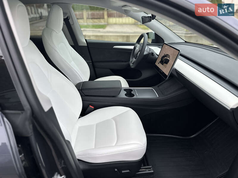 Внедорожник / Кроссовер Tesla Model Y 2023 в Ровно