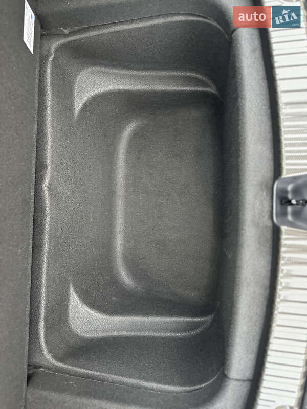 Внедорожник / Кроссовер Tesla Model Y 2023 в Ровно