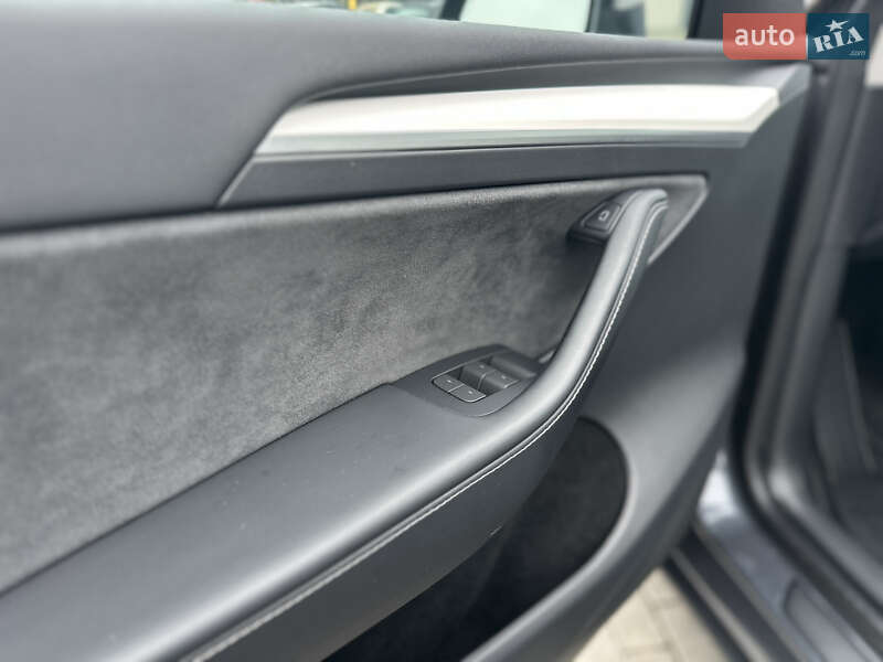 Внедорожник / Кроссовер Tesla Model Y 2023 в Ровно