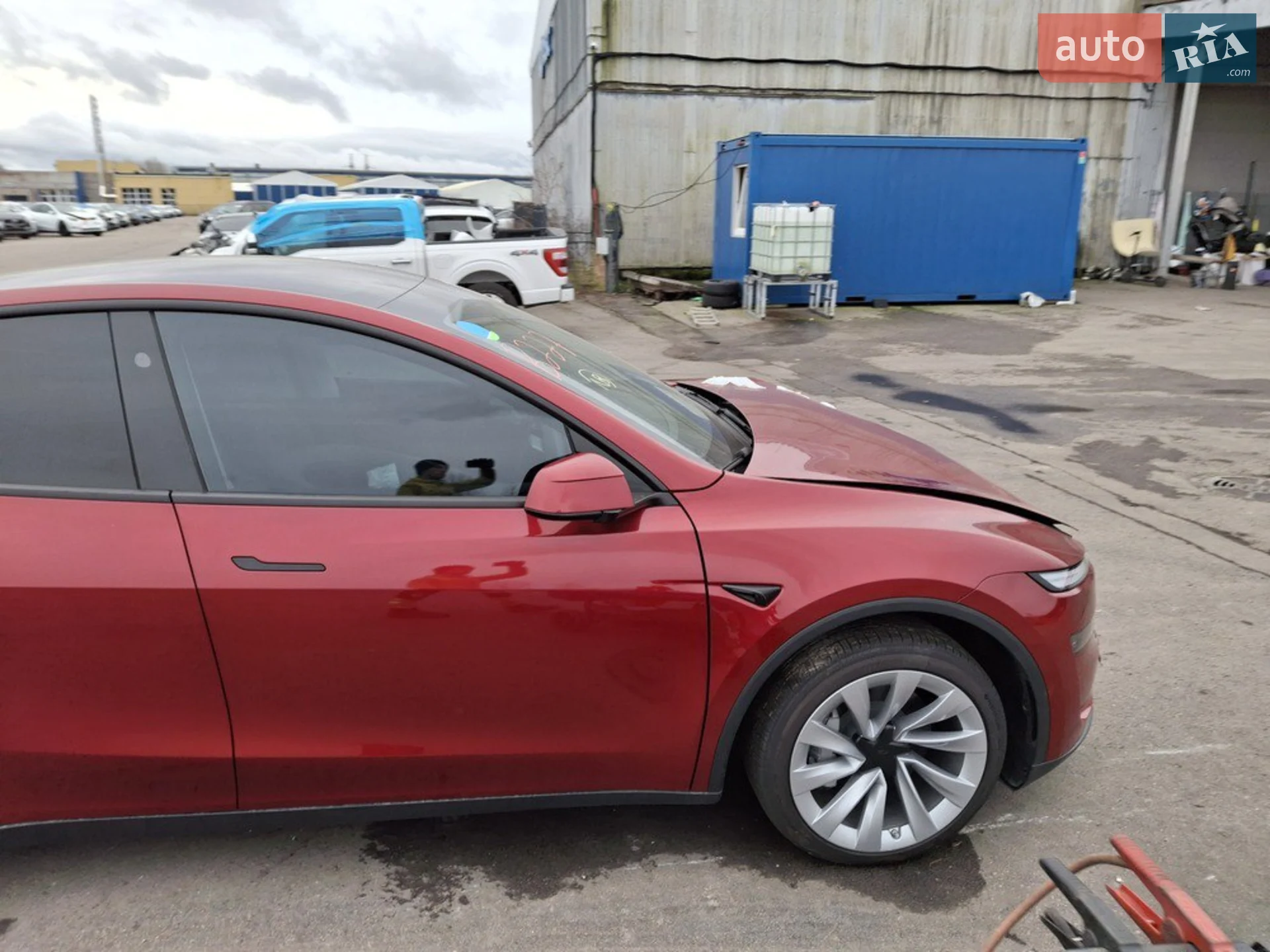 2025 Tesla Model Y - мініатюра 10