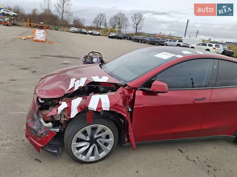 Внедорожник / Кроссовер Tesla Model Y 2026 в Киеве