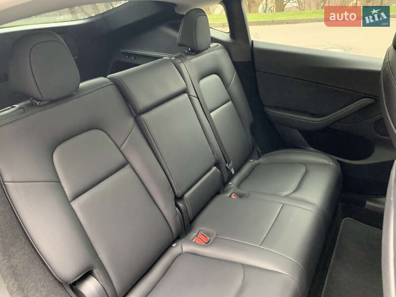 Внедорожник / Кроссовер Tesla Model Y 2024 в Киеве