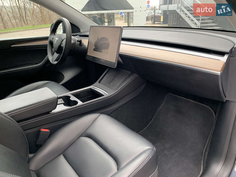 Внедорожник / Кроссовер Tesla Model Y 2024 в Киеве